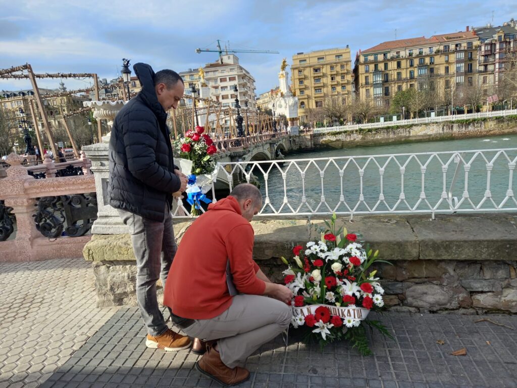 Ofrenda floral dos años después de la muerte del ertzaina Iñigo Etxarri en el Urumea 2 Urumea1 Ofrenda floral dos años después de la muerte del ertzaina Iñigo Etxarri en el Urumea