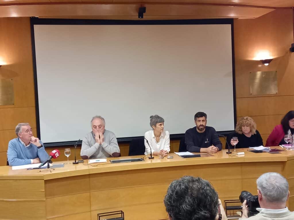 medicos2 "Tener Onkologikoa como si fuera un Condado de Treviño es una barbaridad"