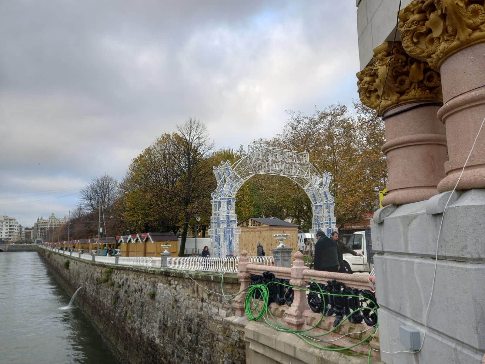 retoques - Dundu, listo para el encendido navideño en Donostia