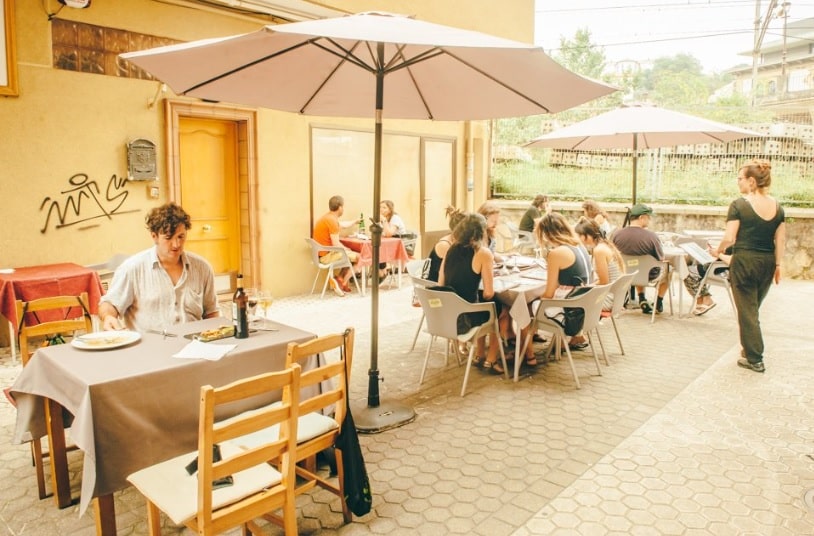 tedone jatetxea exterior terraza - Restaurante Tedone de Gros: "No hemos cerrado, continuamos abiertos"