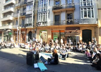 Sentada de las empleadas del sector textil hoy en Donostia. Foto: ELA sindikatua