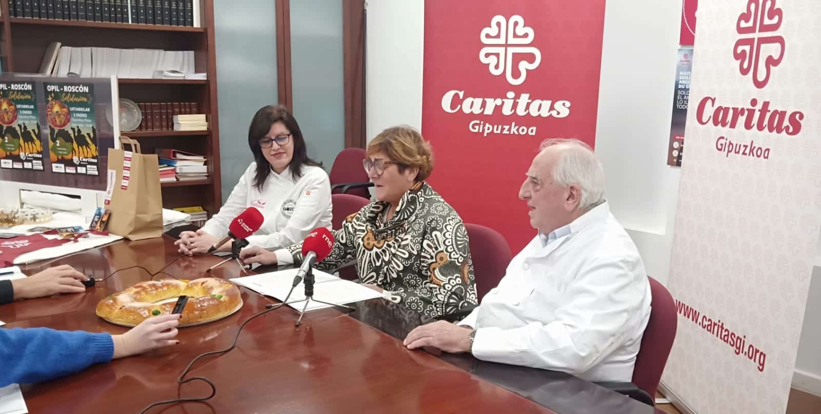 Caritas - El roscón solidario de Reyes en la plaza Gipuzkoa este jueves
