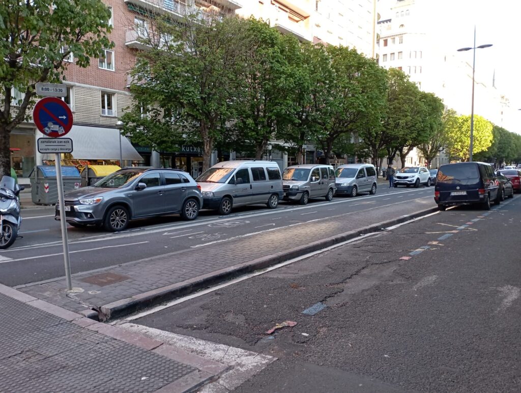 Fotomaton Amara "Lamentable estado" de las plazas de carga y descarga en Amara