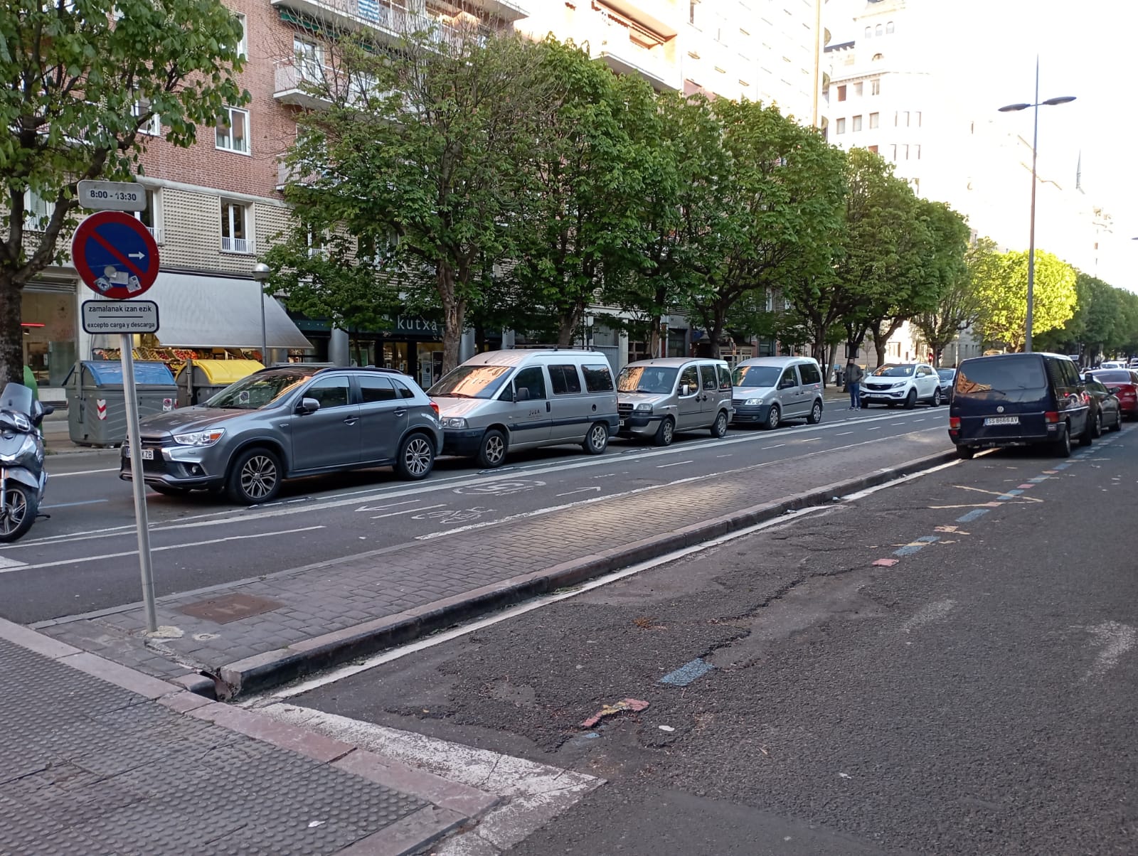 Fotomaton Amara "Lamentable estado" de las plazas de carga y descarga en Amara