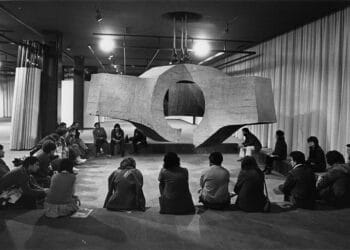 Lugar de encuentros IV en el Museo de Bellas Artes de Bilbao, 1981. Foto: Archivo Eduardo Chillida.