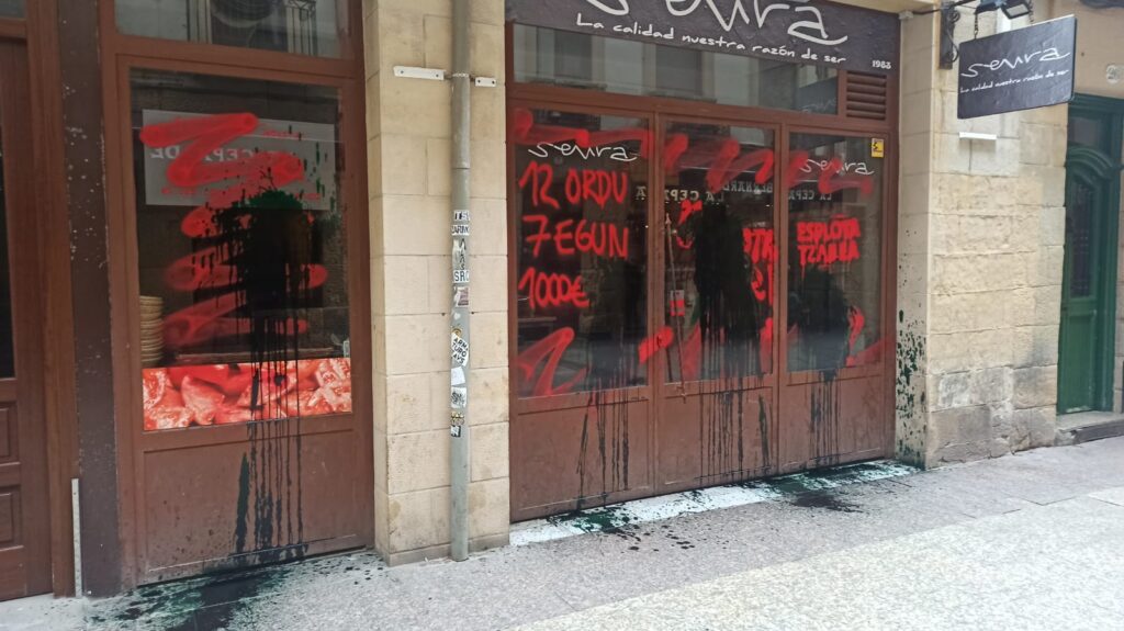 Senra donostitik Pintadas e indignación tras los casos de explotación laboral en dos restaurantes de Donostia