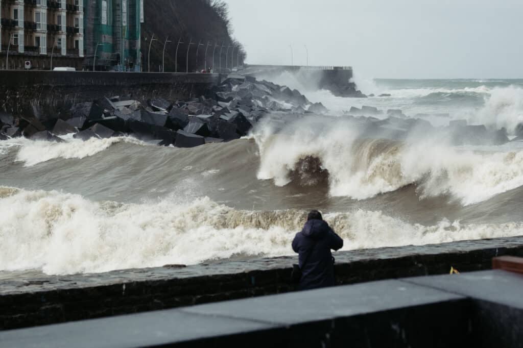 XE4S2390 Imágenes y vídeo del temporal en Donostia