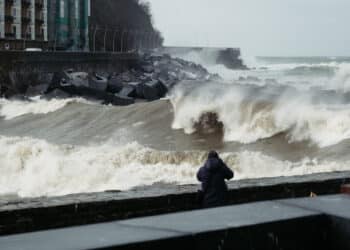 Imágenes del temporal en Donostia. Fotos: Santiago Farizano Vídeo: Mikel Gasca