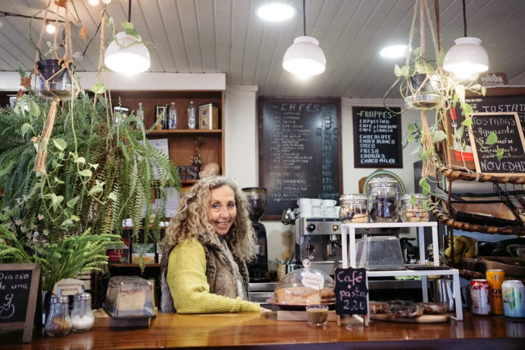XE4S3771 Café Salvador: la cafetería de siempre que resiste en Gros