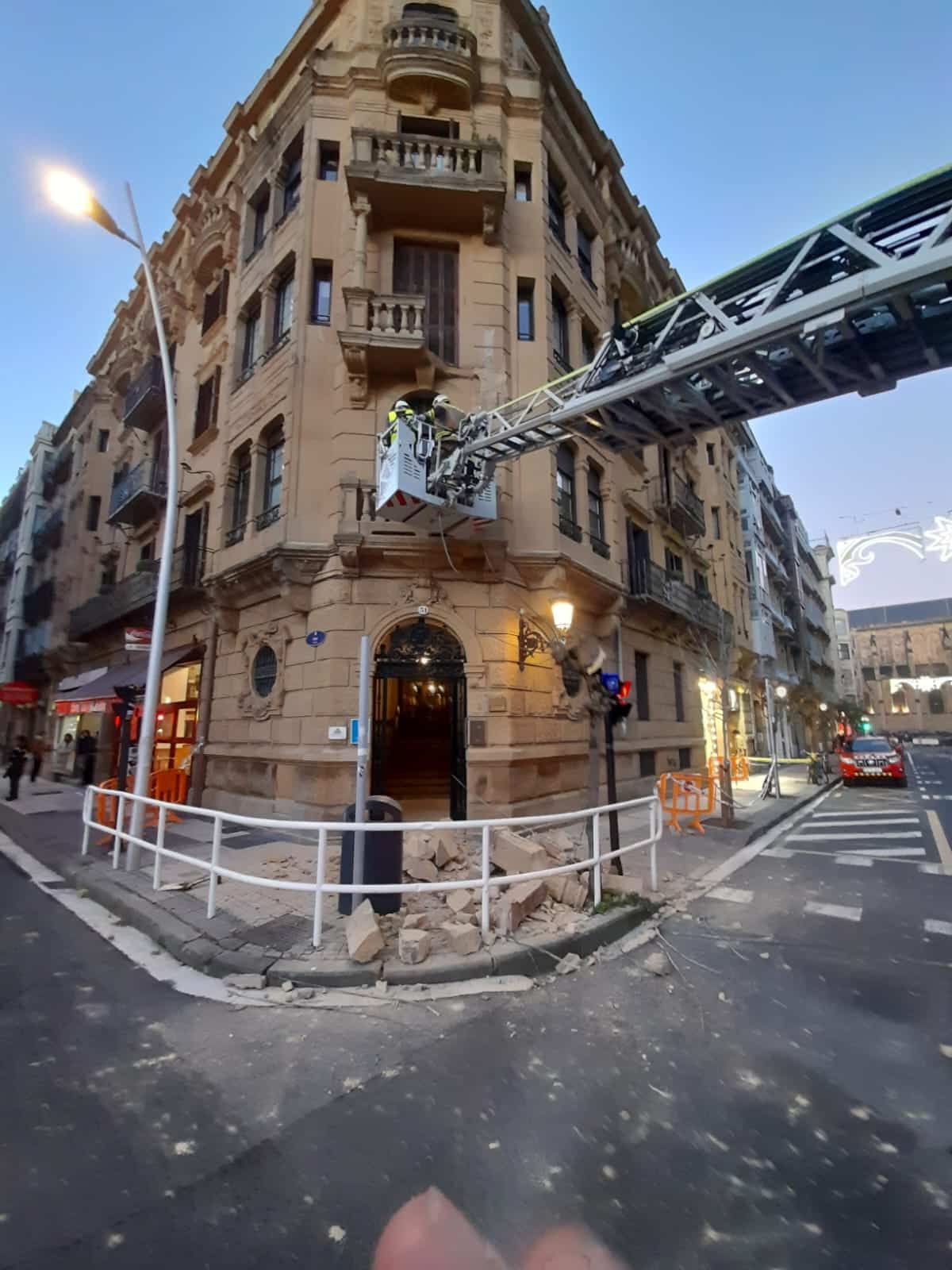 Desprendimiento de un balcón de la calle Easo de Donostia