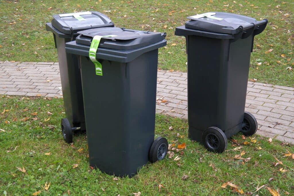 garbage can ga45ac6c20 1280 FCC logra el contrato de basuras de Mancomunidad de Sasieta por 40 millones