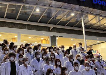 Imagen de archivo de una de las concentraciones en el Hospital Donostia. Foto. HDOprofesionalak (vía twitter)
