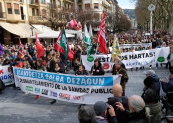 Manifestación "contra los recortes en Osakidetza" hoy en San Sebastián. Fotos: Santiago Farizano