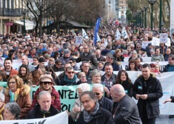 Manifestación "contra los recortes en Osakidetza" el 25 de febrero de 2023 en San Sebastián. Fotos: Santiago Farizano