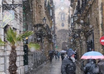 Nieve este mediodía en Donostia. Foto: Santiago Farizano