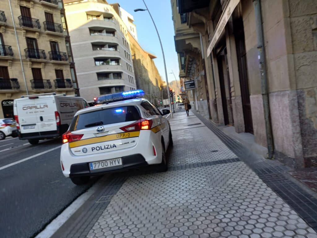 Guardia Municipal 2 Detenida una empleada de un hotel de Donostia por el robo de joyas y un Rolex valorados en 63.000 euros