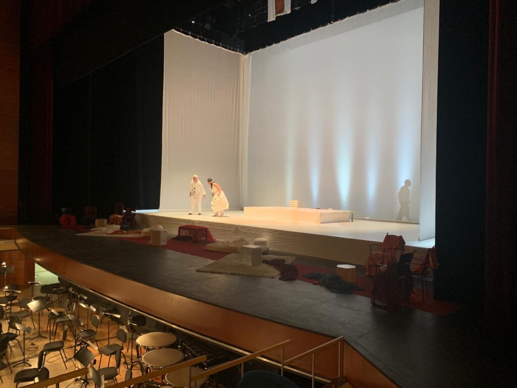 Pagliacci ensayos (Vídeo) Opus Lirica ultima 'Pagliacci' y espera a un público "activo" en el Kursaal