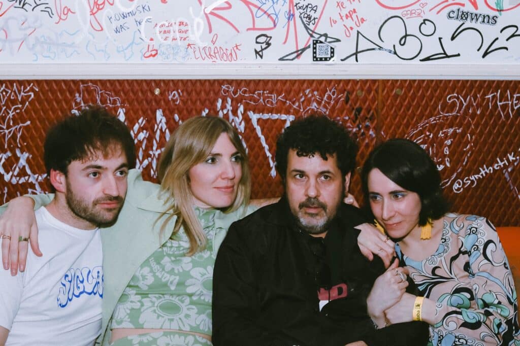 SIGLAS Dabadaba backstage grupo SIGLAS: un soplo de aire fresco en la escena pop donostiarra