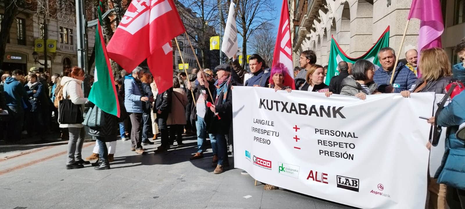 Cierran nueve de cada diez oficinas de Kutxabank por la huelga 1 huelga en Cierran nueve de cada diez oficinas de Kutxabank por la huelga