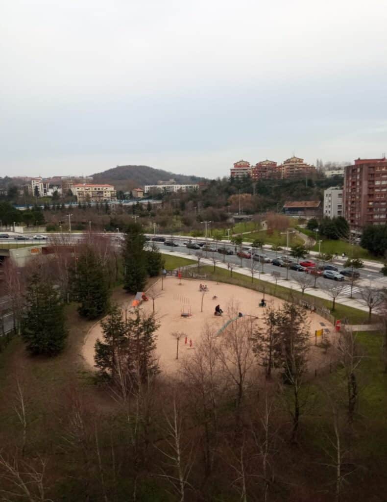 El parque Guau! de Donostia saca de quicio a los vecinos 20 ladera hoy El parque Guau! de Donostia saca de quicio a los vecinos