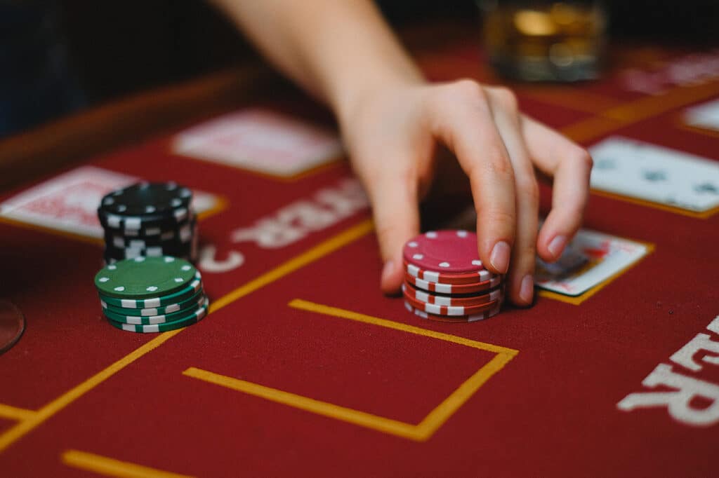 Entretenimiento: por qué es cada vez más difusa la línea entre apuestas deportivas y tragaperras 2 pexels photo 6664189 Entretenimiento: por qué es cada vez más difusa la línea entre apuestas deportivas y tragaperras