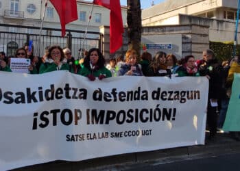 Concentración sindical hoy ante Osakidetza en Vitoria. Foto: SATSE
