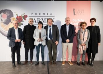 Garbiñe Etxeberria Aranburu recibe el premio Carmen Adarraga 2023. Foto: Diputación