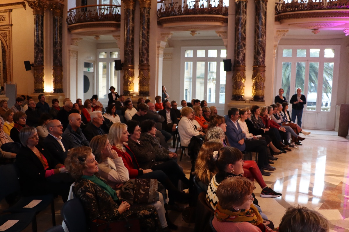 IMG 6424 - (8M) Donostia homenajea a las mujeres que han sido concejalas del Consistorio