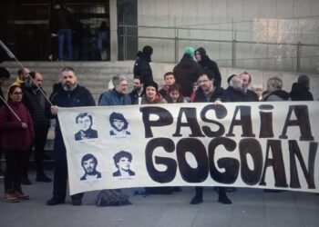 Pasaia Gogoan hoy ante el juzgado de Donostia. Foto: DonostiTik