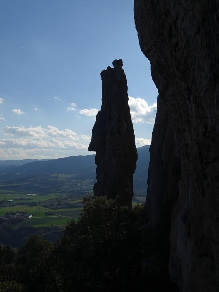 Piedra totem Santuario prehistórico de San Quiriaco. A la vera del tótem