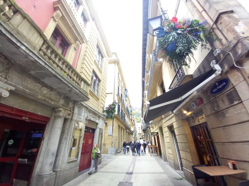 calle mayor Flores y animación en la Parte Vieja para impulsar el comercio