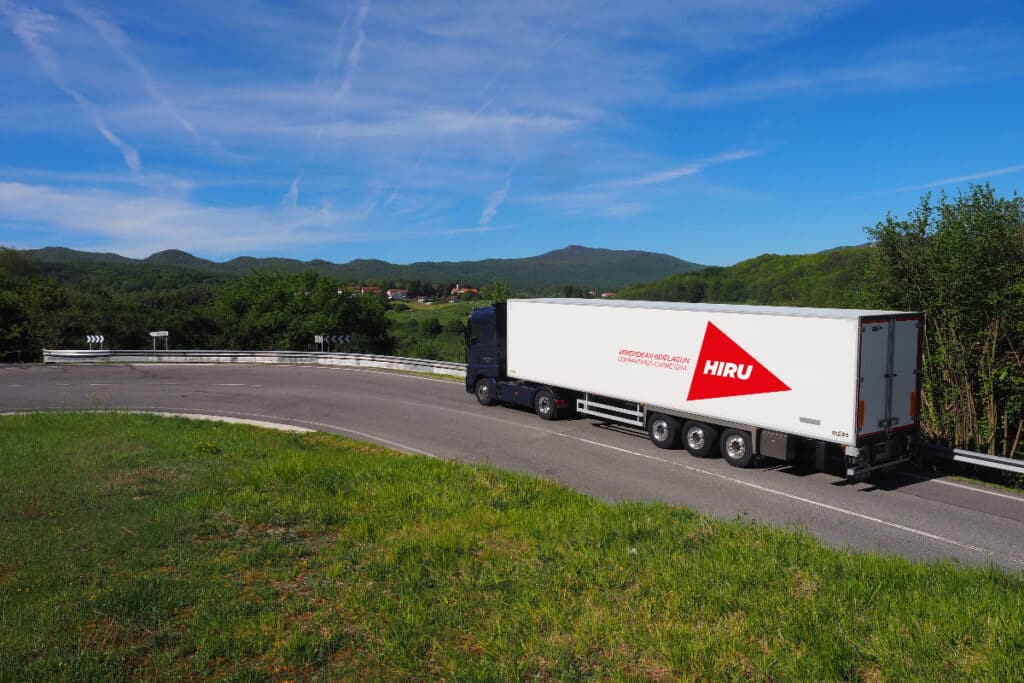 hiru camion Hiru denuncia en los juzgados de Donostia el cobro del peaje a camiones sin factura