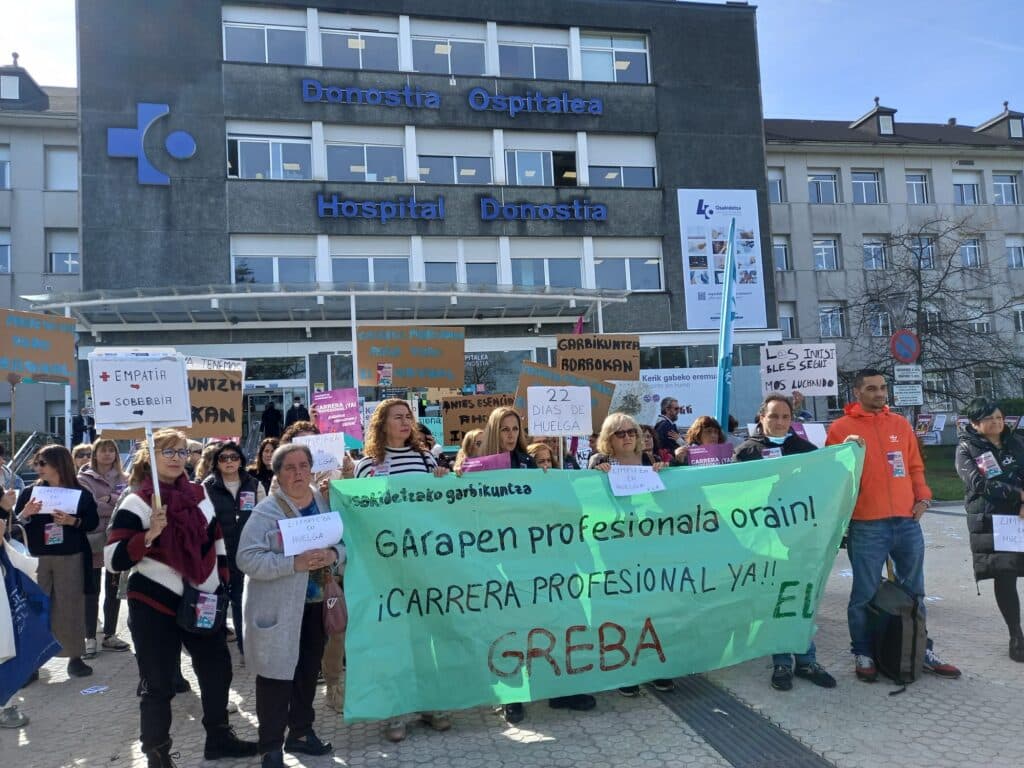 limpieza Un Hospital Donostia más limpio, pero el conflicto sin resolver
