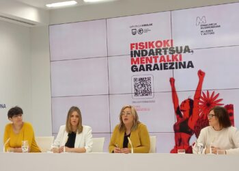 Presentación del programa 'Mujeres y Activas' hoy en la Diputación. Foto: DonostiTik