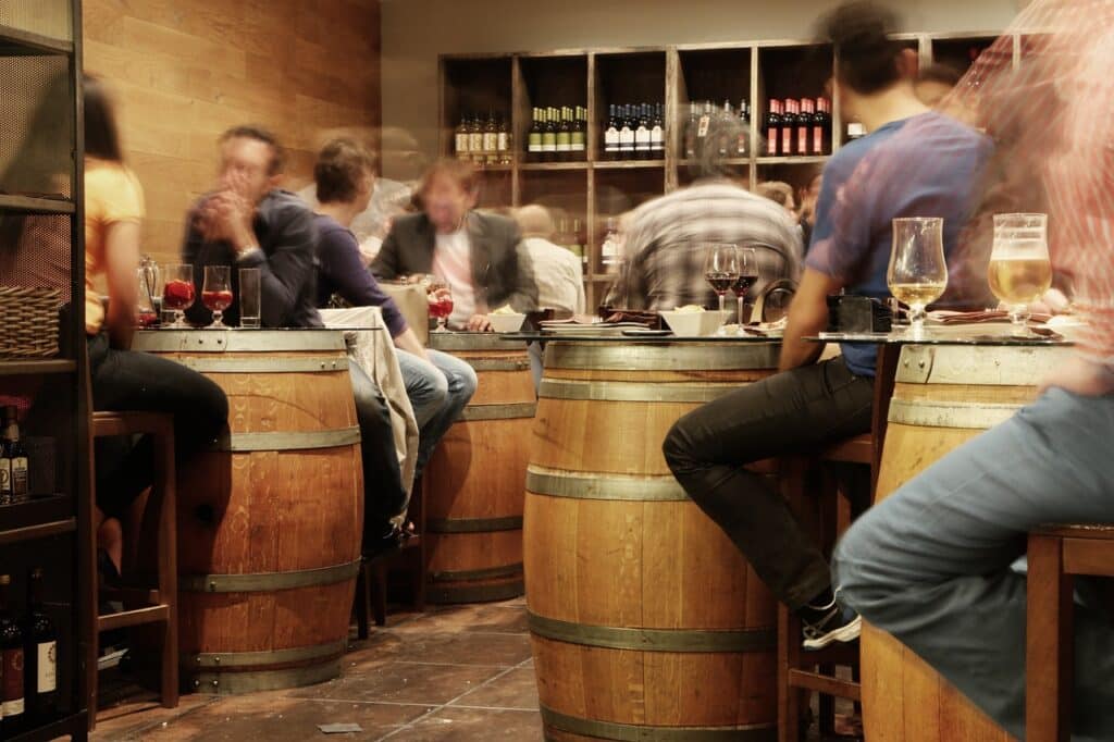bar g8be107411 1280 LAB anima a denunciar casos de abuso laboral en hostelería