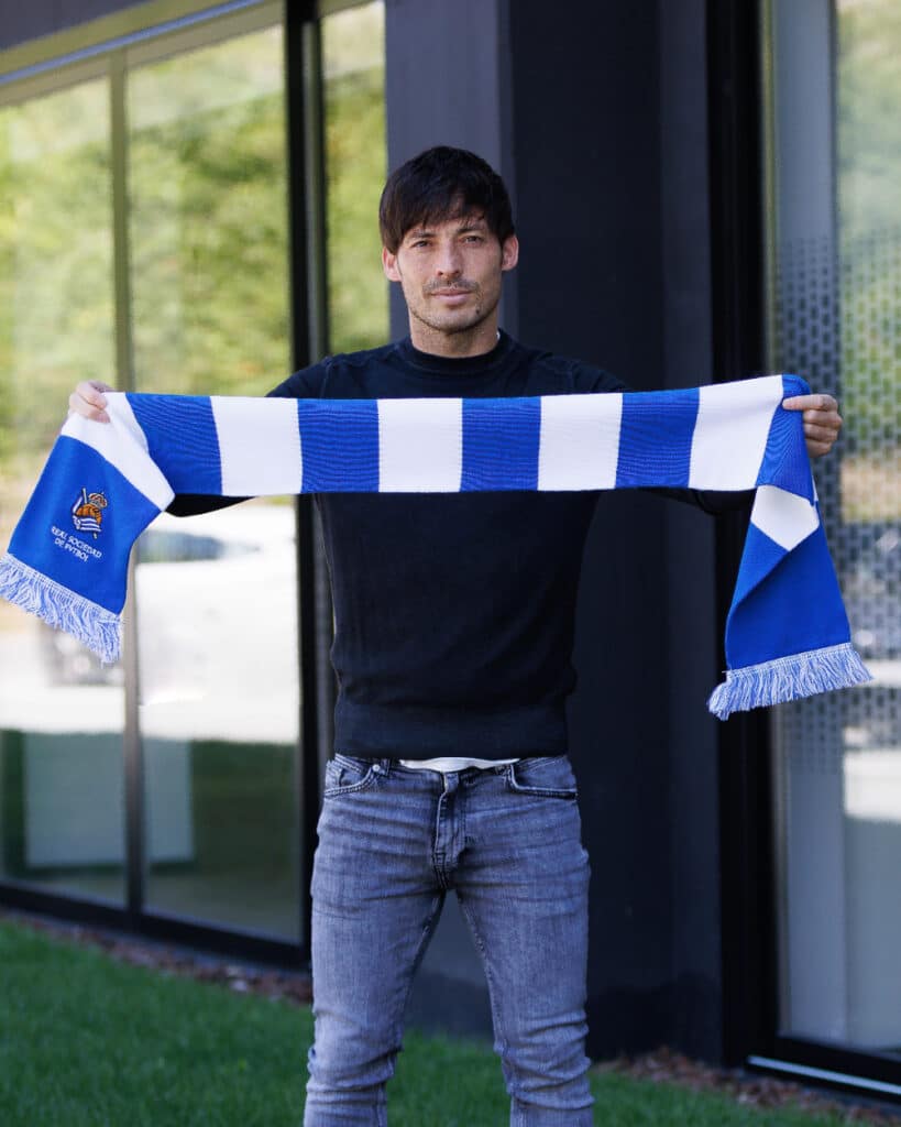 Foto renovacion Silva 2 David Silva firma una temporada más con la Real Sociedad