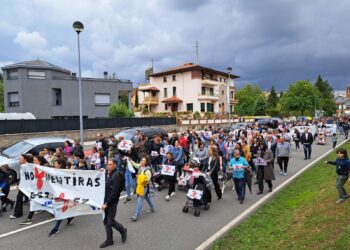 Imagen de archivo del pasado mayo. Marcha entre Martutene y Txomin para pedir equipamientos. Foto: Martutene Bizirik