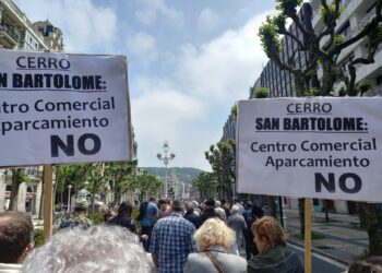 Marcha contra la política urbanística municipal hoy domingo en San Sebastián. Foto: DonostiTik