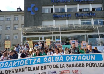 Manifestación en el Hospital Donostia este jueves, primer día de huelga en Osakidetza. Foto: DonostiTik