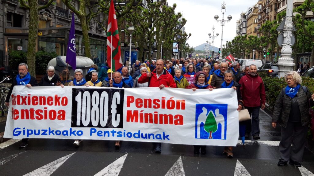 foto 13.05.23 El Movimiento Pensionista se manifiesta en San Sebastián