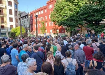 Cientos de personas se concentraron el 15 de junio en la plaza Gaskuña por Ion, agredido en Soria el 27 de mayo. Foto: DonostiTik