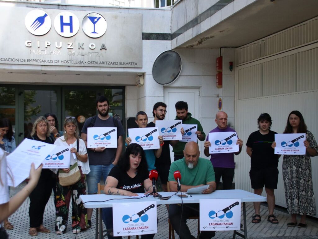 Labanak eskuan ostalaritza plataforma 'Labanak eskuan' vigilará la aplicación del convenio de hostelería en Gipuzkoa