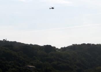 Helicóptero de rastreo en Ulia este viernes. Foto: Santiago Farizano