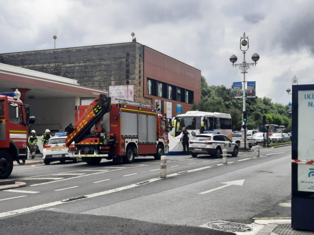 AVenida Navarra Fallece un motorista en la Avenida de Navarra en un accidente con un autobús