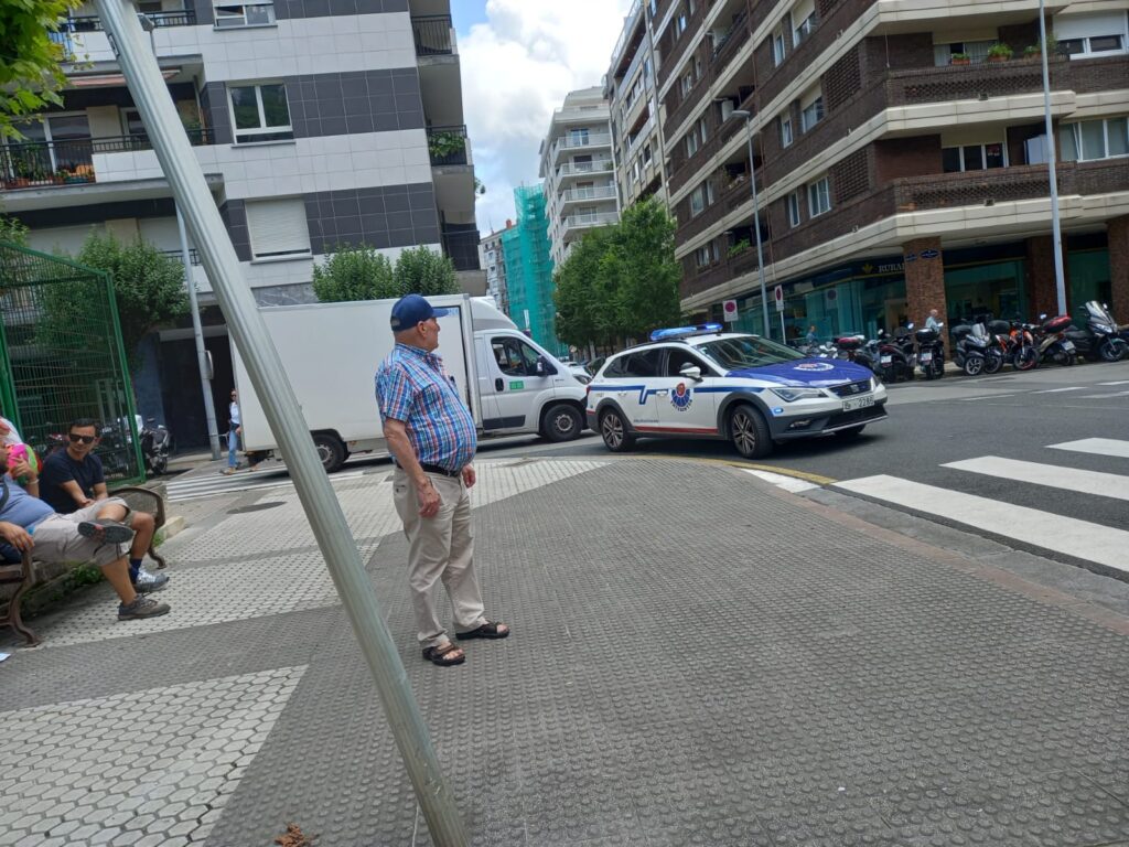 Ertzaintza en Amara Detenido tras varios hurtos en una farmacia de Amara