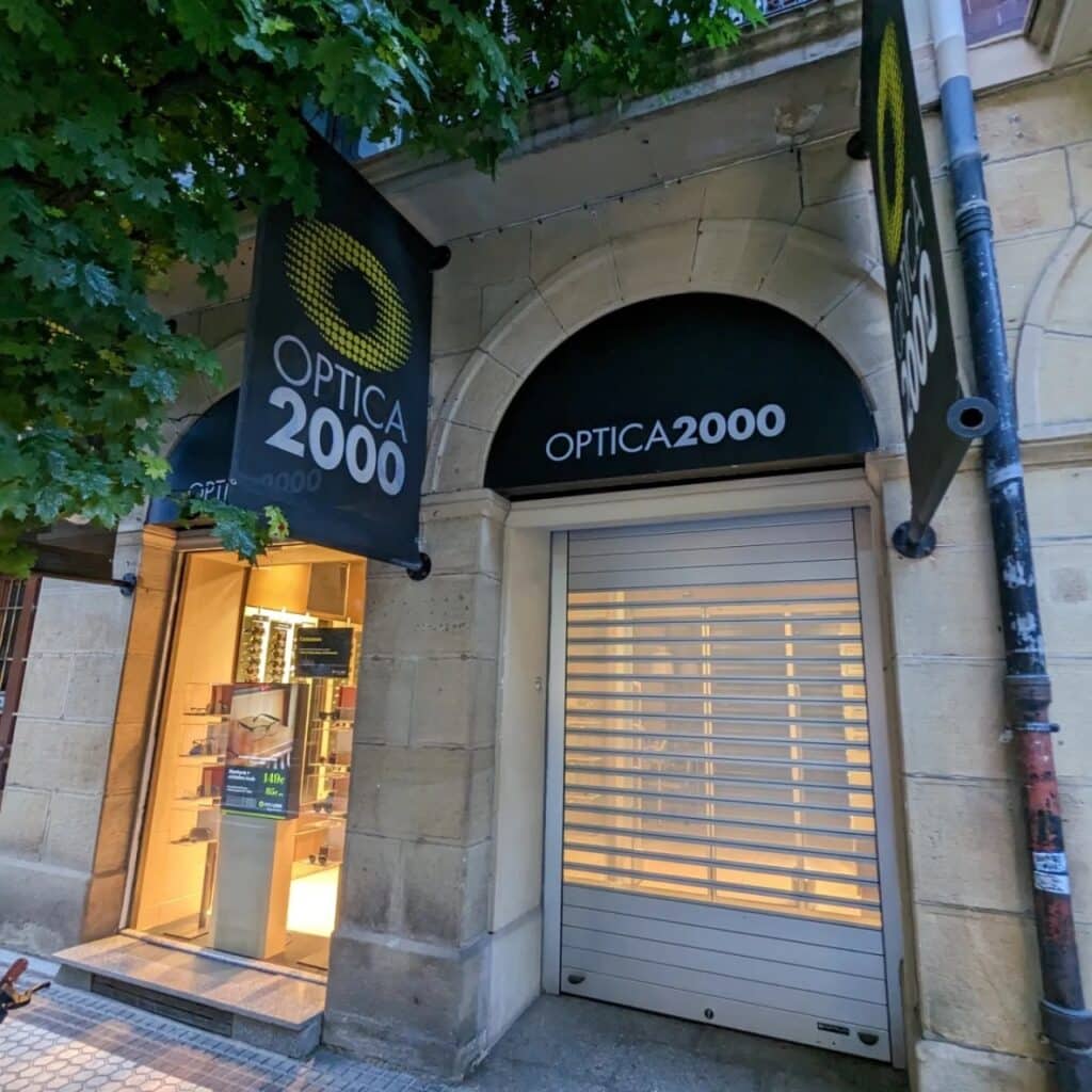 Optica 2000 donostia san marcial 1024x1024 - Comercio local en Donostia: datos para un moderado optimismo