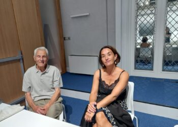 Joxe Arce y Beatriz Mena, ambos de la asociación vecinal de Ulia. Foto: DonostiTik