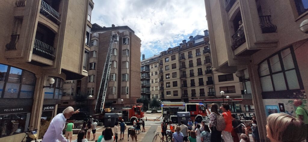 bomberos1 Cuatro atendidos por inhalación de humo en un incendio en Gros