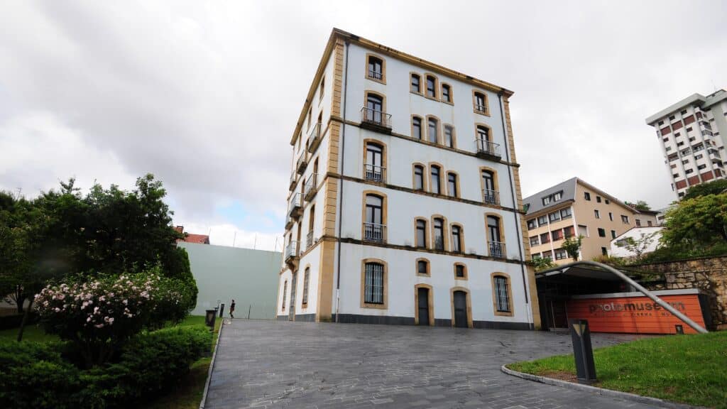 El Photomuseum de Zarautz celebrará el Día Internacional de la Fotografía con homenaje a Leopoldo Zugaza 2 1 rec min El Photomuseum de Zarautz celebrará el Día Internacional de la Fotografía con homenaje a Leopoldo Zugaza