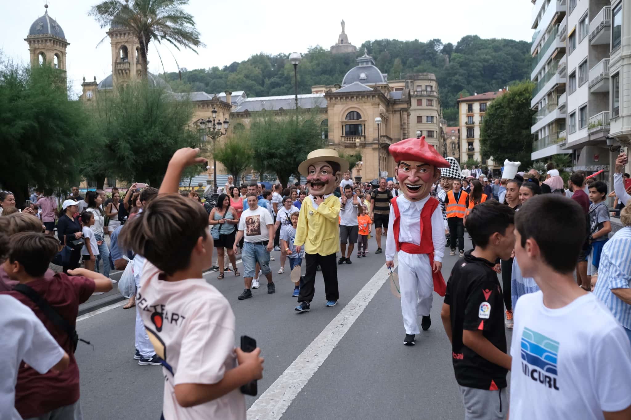 Cabezudos6 - (Fotos del miércoles) Cabezudos y fuegos en la Aste Nagusia donostiarra